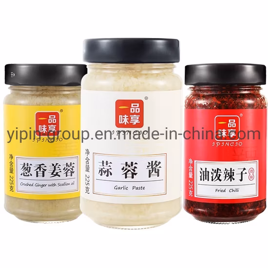 Pâte d'ail en conserve dans une bouteille en verre Pâte d'ail frais